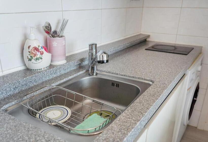 Deluxe Rum, Pension Haneul Tari