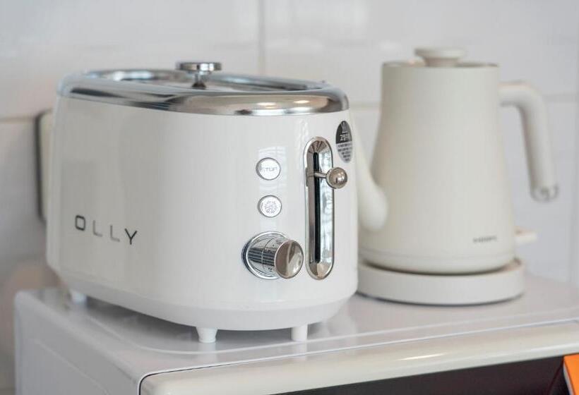 Deluxe Rum, Pension Haneul Tari