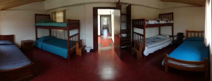 ルームシェアのワンベッド, Hostal Guaque