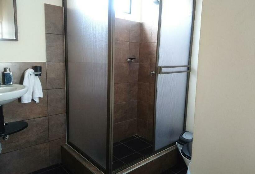 スタンダードルーム, Hostal Guaque