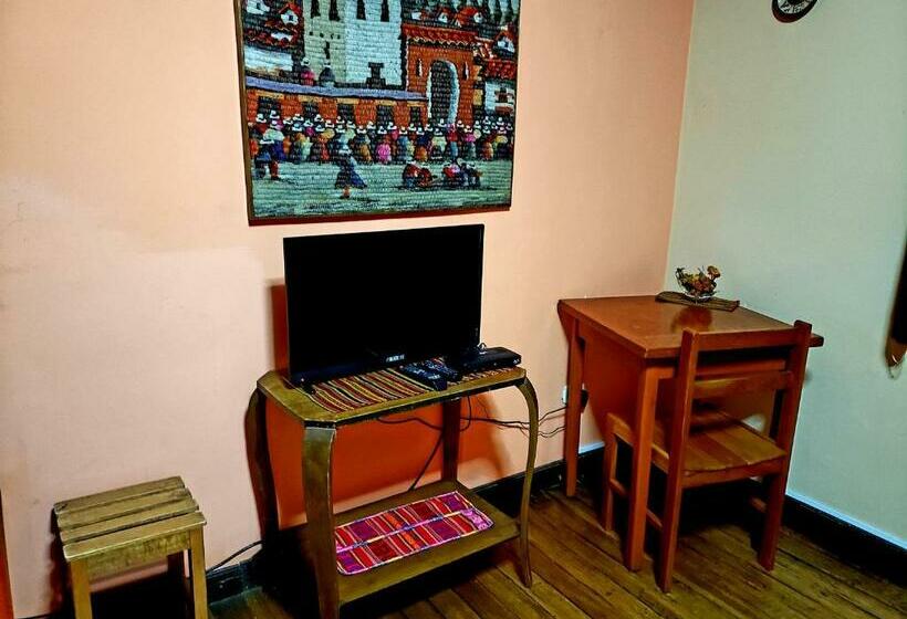 غرفة قياسية, La Nuit Home