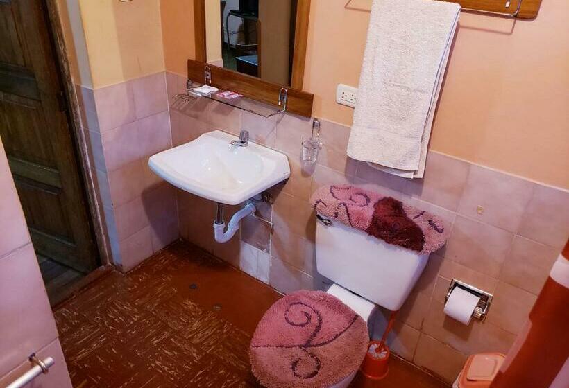 غرفة قياسية, La Nuit Home