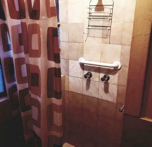 غرفة قياسية, La Nuit Home