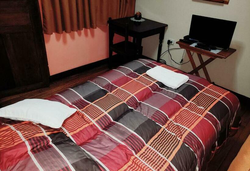 غرفة قياسية فردية, La Nuit Home