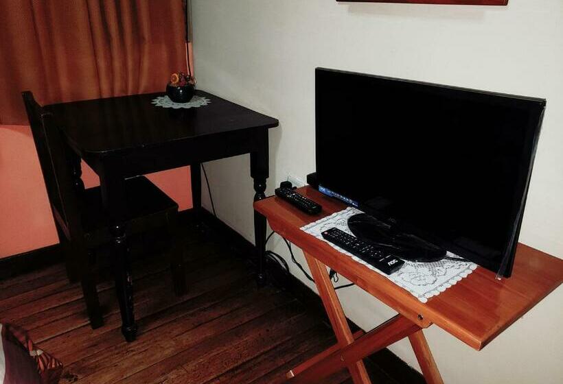 غرفة قياسية فردية, La Nuit Home