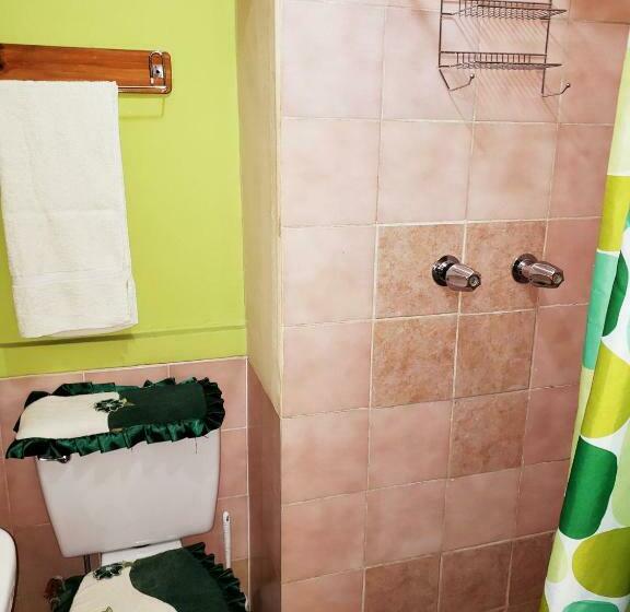 غرفة قياسية فردية, La Nuit Home