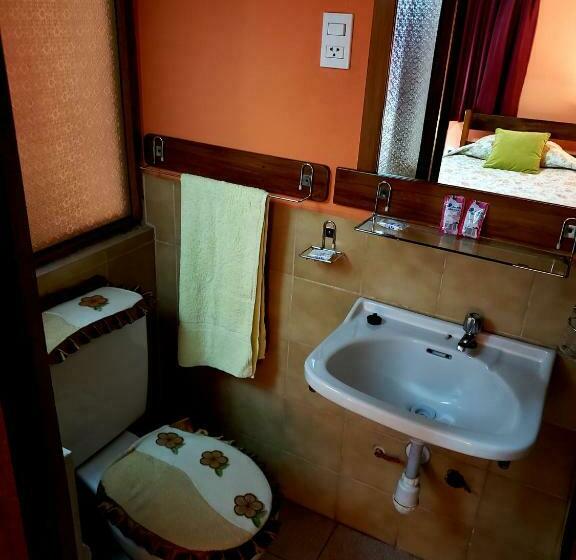 غرفة قياسية, La Nuit Home