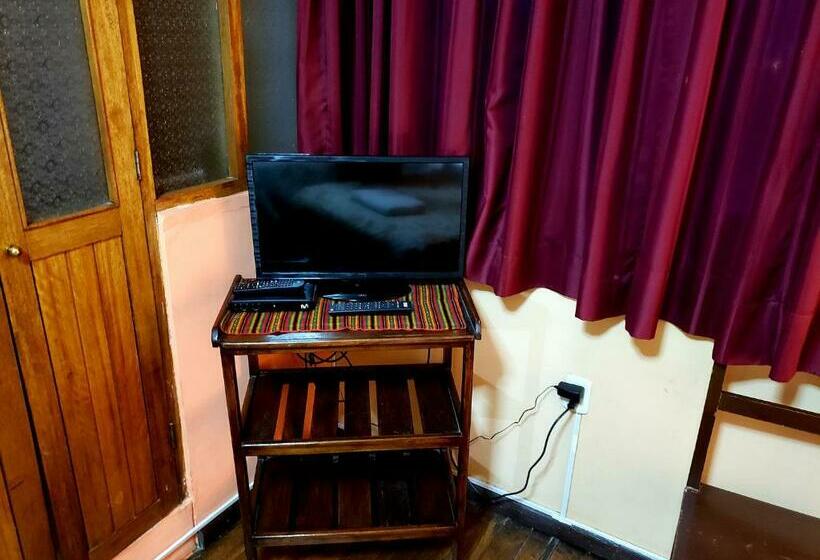 غرفة قياسية, La Nuit Home