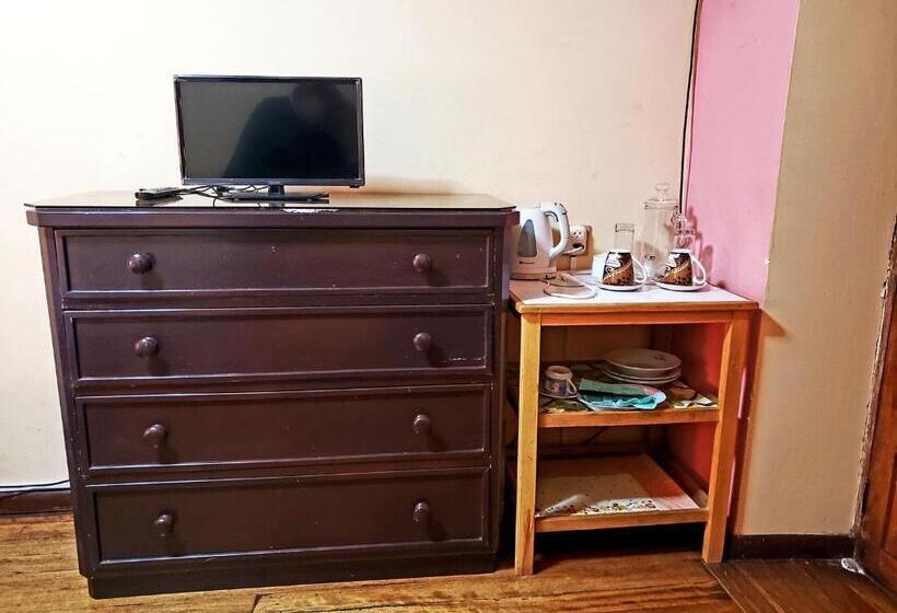 غرفة قياسية, La Nuit Home