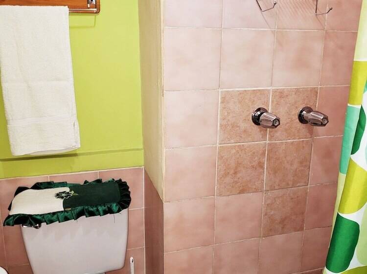 Quarto Estandar Individual, La Nuit Home