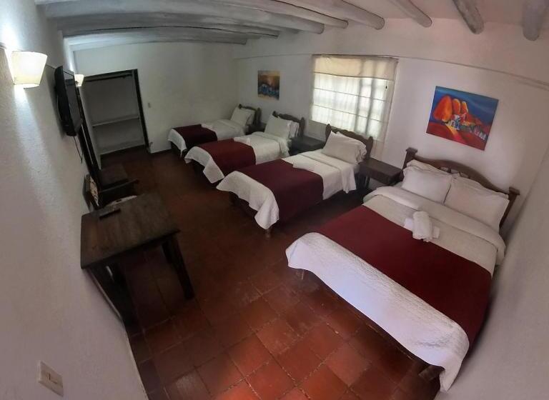 Family Room, Abahunza