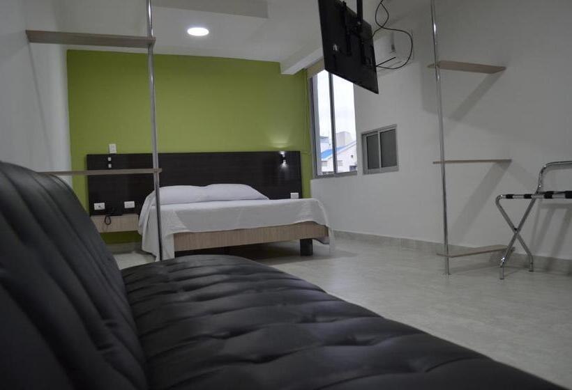 三人经典房间, Arthur Brich