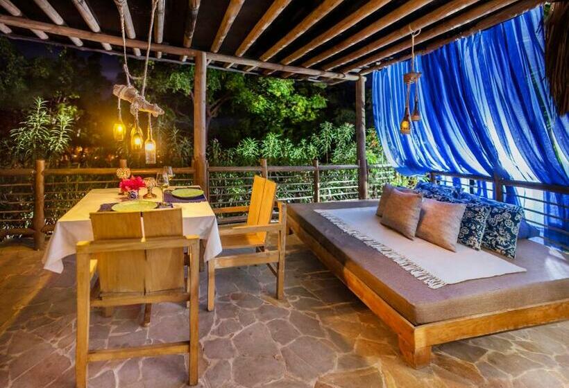 スタンダードバンガロー, Blue Apple Beach