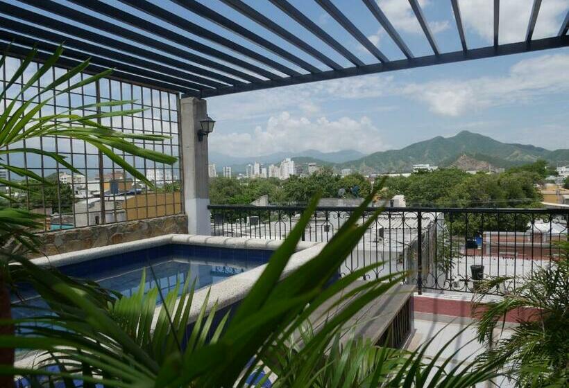 חדר משפחתי, Calle Santodomingo