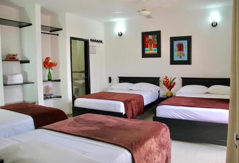 חדר סטנדרט לארבעה, Calle Santodomingo