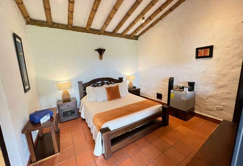 غرفة أساسية, Campestre Montecarlo