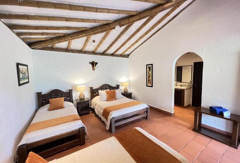 غرفة قياسية رباعية, Campestre Montecarlo