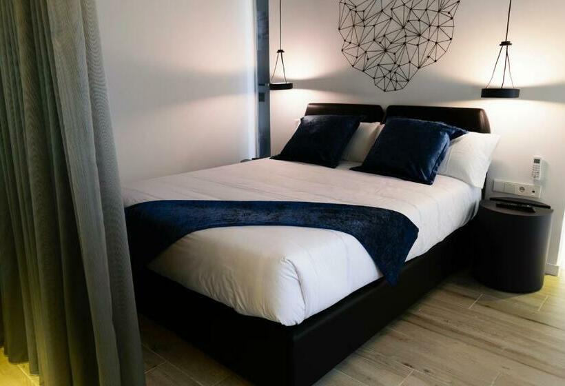 جناح جونيور مزوَّد بجاكوزي, El Siglo