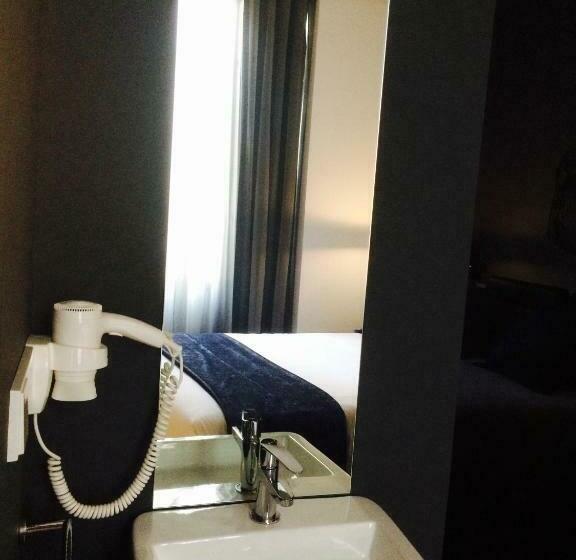 غرفة قياسية مزوَّدة بجاكوزي, El Siglo