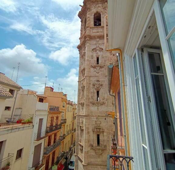 غرفة قياسية مزوَّدة بجاكوزي, El Siglo