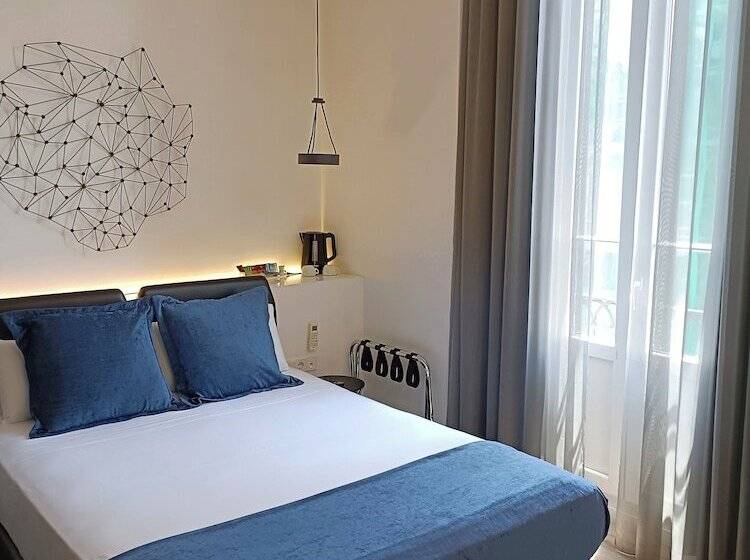 غرفة قياسية مزوَّدة بجاكوزي, El Siglo