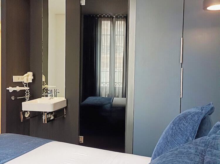 غرفة قياسية مزوَّدة بجاكوزي, El Siglo