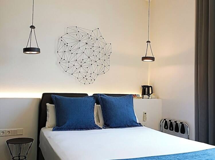 غرفة قياسية مزوَّدة بجاكوزي, El Siglo