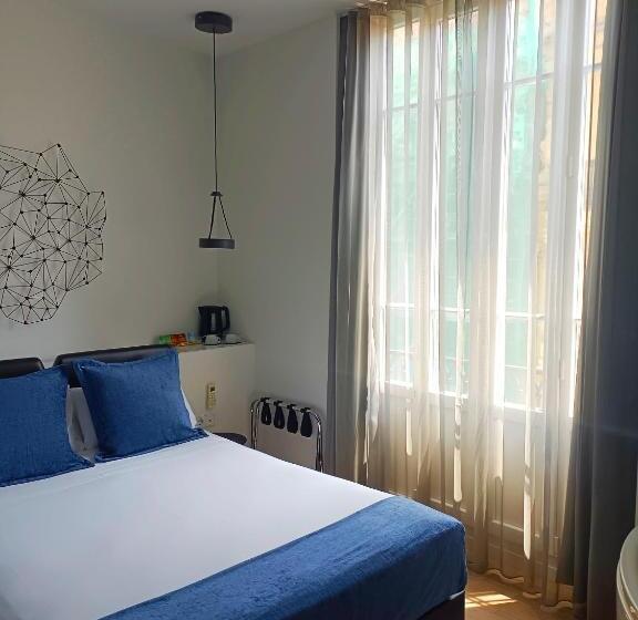 غرفة قياسية مزوَّدة بجاكوزي, El Siglo