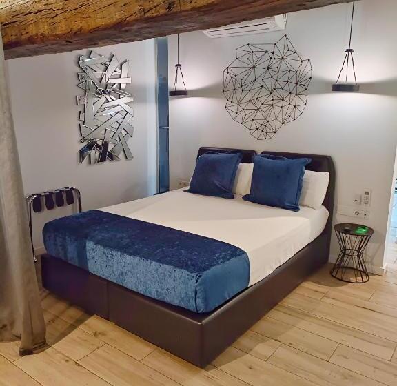 جناح جونيور مزوَّد بجاكوزي, El Siglo