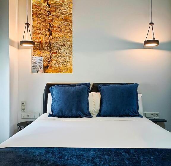 غرفة أساسية, El Siglo