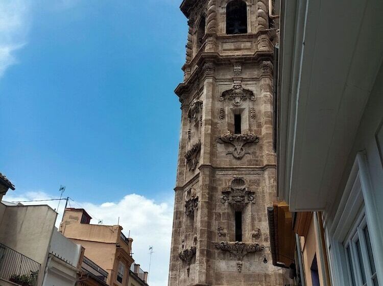 غرفة قياسية مزوَّدة بجاكوزي, El Siglo