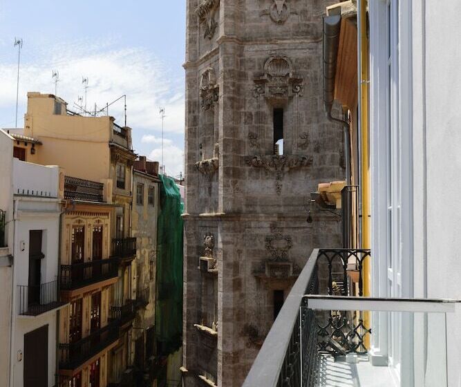 غرفة قياسية مزوَّدة بجاكوزي, El Siglo