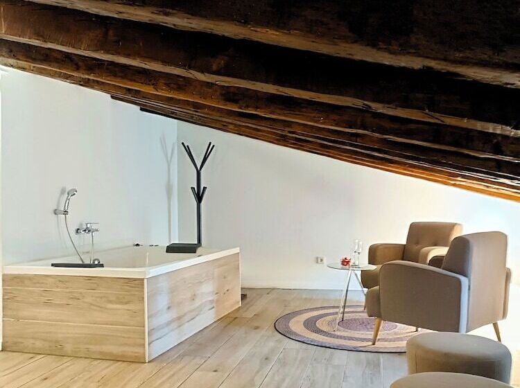 جناح جونيور مزوَّد بجاكوزي, El Siglo