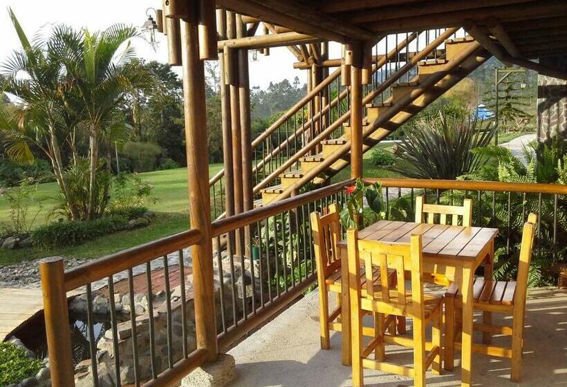 غرفة قياسية ثلاثية, Matisses Hotel & Spa