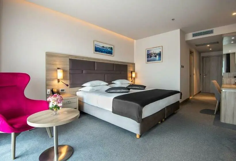 Superior Room Sea View with Balcony, Plaža Duće