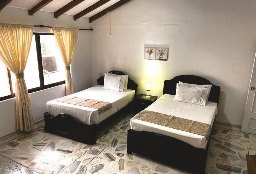 デラックストリプルルーム, San Laurent