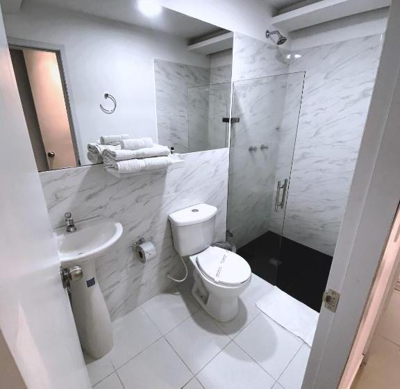 スタンダードルーム, San Laurent