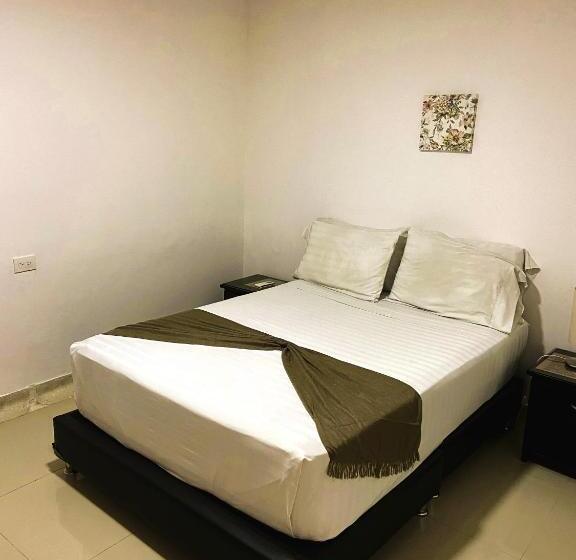 スタンダードルーム, San Laurent