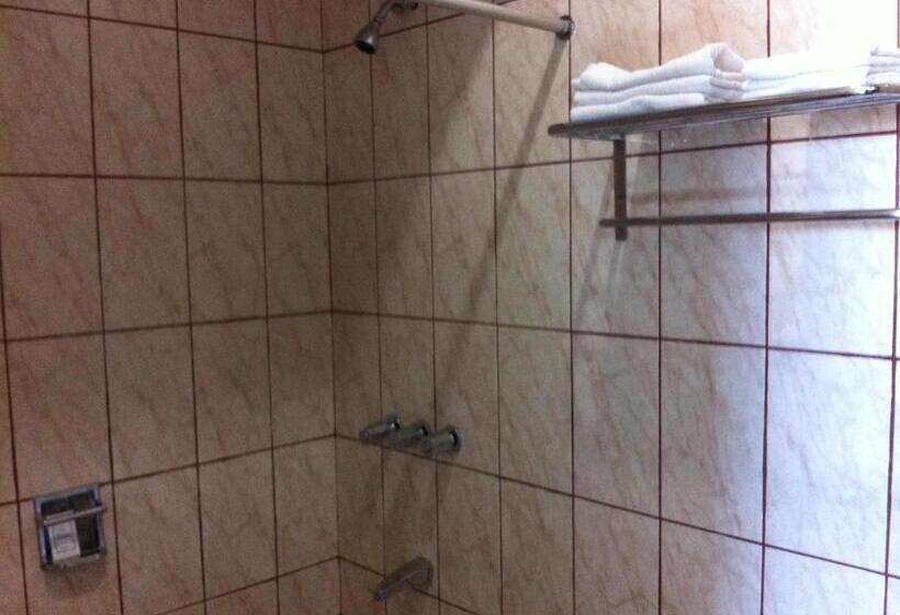 اتاق استاندارد سه نفره, Universo