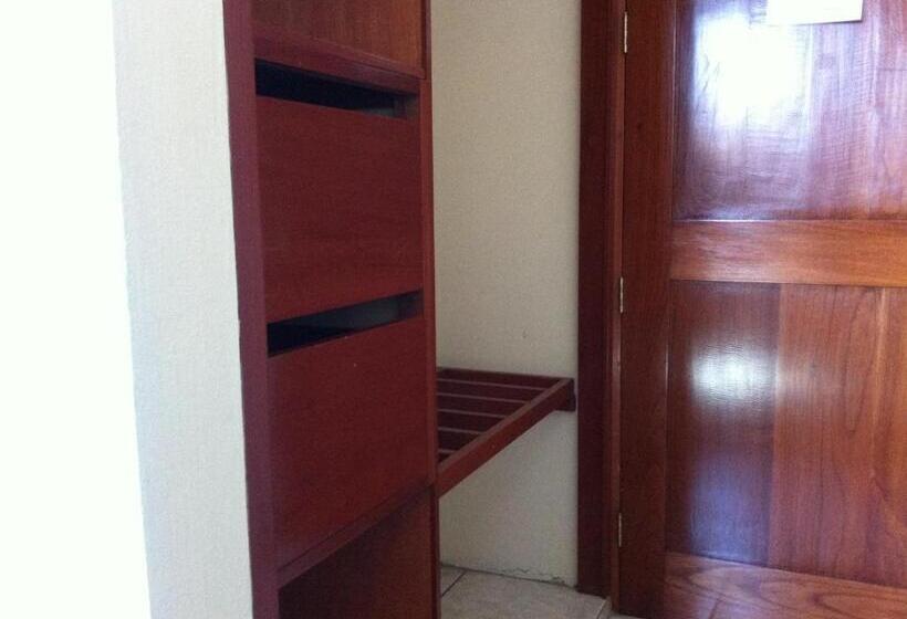 اتاق استاندارد سه نفره, Universo