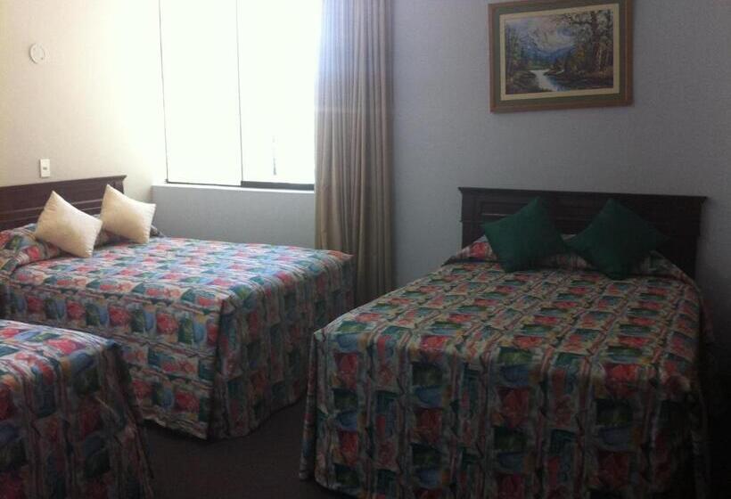 اتاق استاندارد سه نفره, Universo