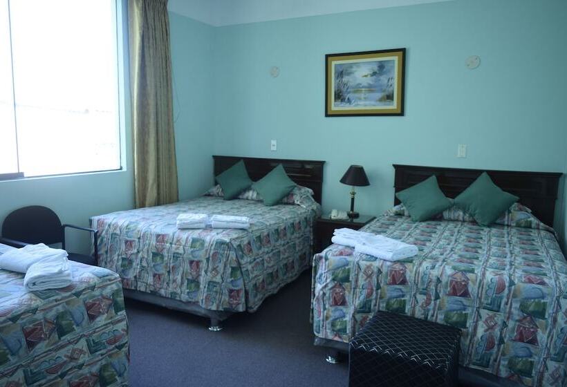 اتاق استاندارد سه نفره, Universo