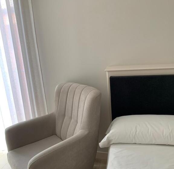 ベーシックトリプルルーム, Villegas