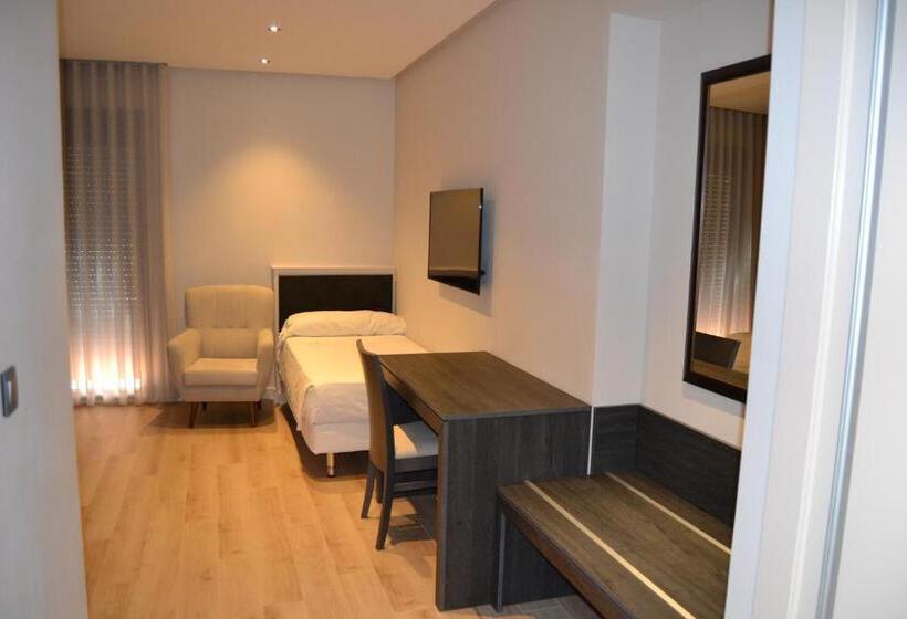 ベーシックトリプルルーム, Villegas