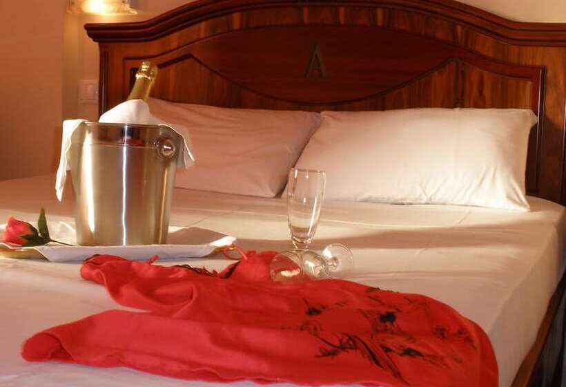 غرفة قياسية مطلّة علي البحر, Akti