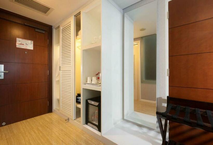 Номер Deluxe Вид на Сад, Wyndham Panbil Batam