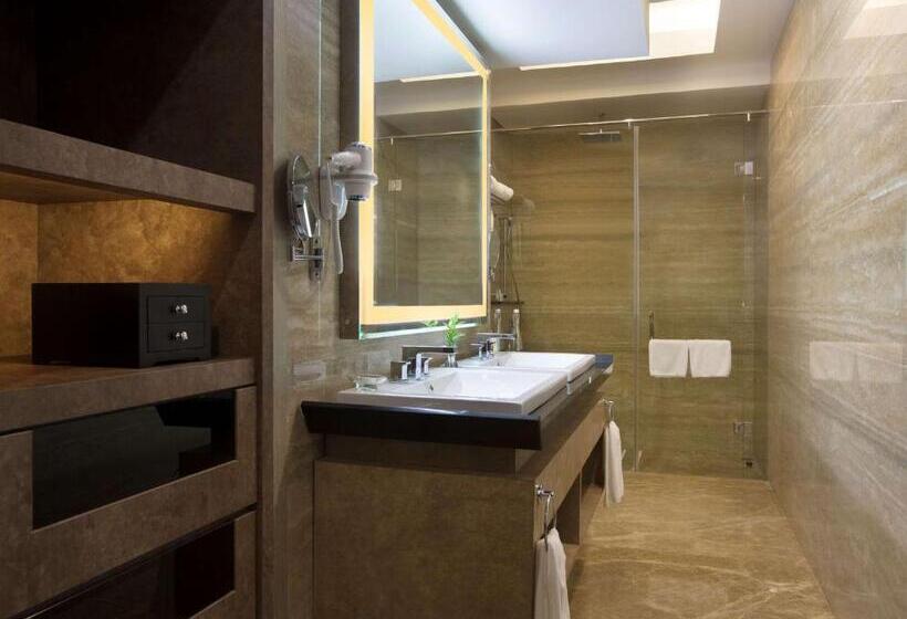 سوئیت با تخت بزرگ, Wyndham Panbil Batam