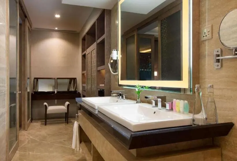 キングサイズベッドのスイートルーム, Wyndham Panbil Batam