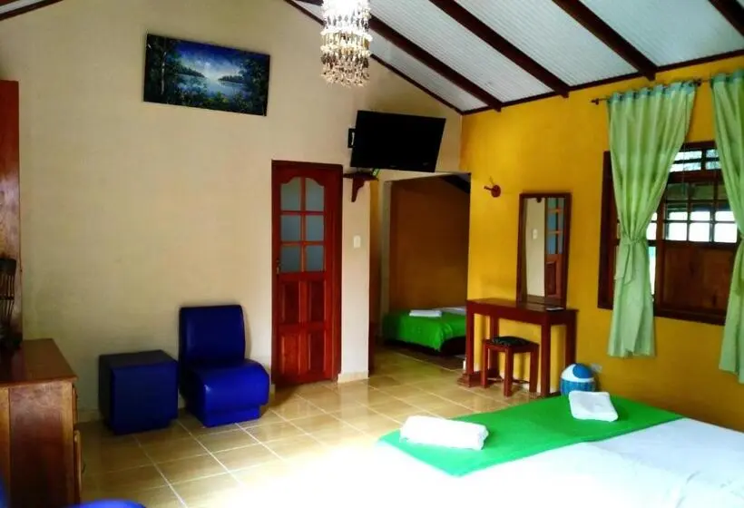Comfort Kolmen Hengen Huone, Cabañas Yakuruna