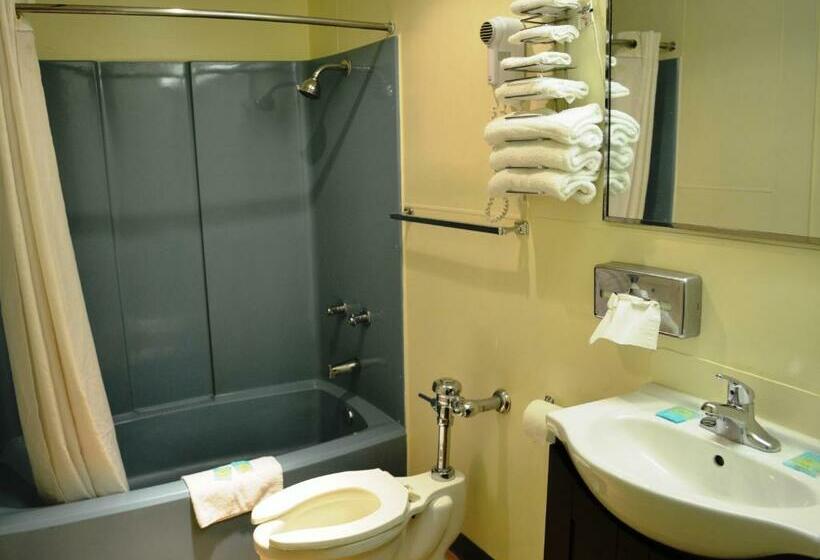 غرفة ديلوكس ثلاثية, Economy Inn Bluefield